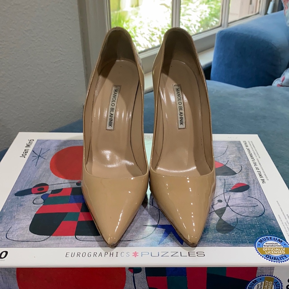 Manolo Blahnik BB Buff/Nude Patent 105mm Pumps
